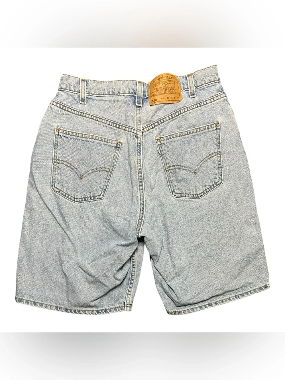 Vintage Levi’s 560 Loose Fit Denim Shorts Made in USA Size 32 Light Wash 90s